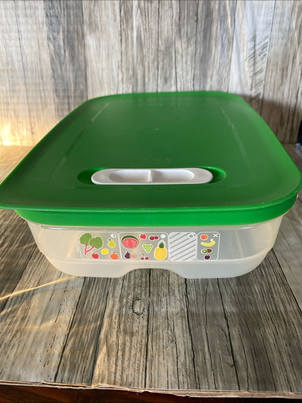 Tupperware FridgeSmart—Medium